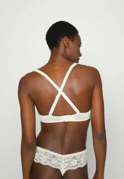 Chantelle True Tief - Triangel Bh - Milk 12 Chantelle True Tief - Triangel Bh - Milk -Chantelle Winkel 0a8f041499d04b85976097ba59dc1dd5