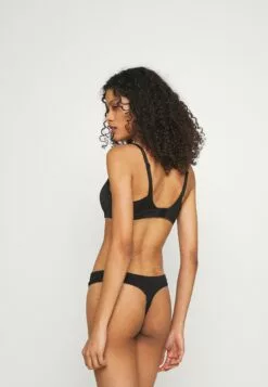 Chantelle Essentiall - T-Shirt Bh - Schwarz -Chantelle Winkel 3caf507ec1284cf382e9d2c3d8921d5b