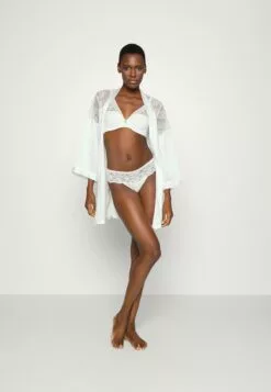 Chantelle Winkel -Chantelle Winkel 40ebb9b88cbe4142977964efa0b92105