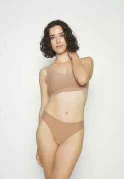 Chantelle Thong - String - Hellbraun -Chantelle Winkel 5afe6c23e0db4511869c37c377b86c6d