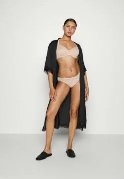 Chantelle Winkel -Chantelle Winkel 60dc669fb94c42bf86bf8991870cace3