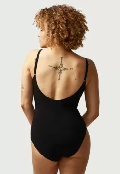 Chantelle Inspire Covering Underwired Swimsuit - Badpak - Black -Chantelle Winkel 78ae1d1413b848f4a514f4b08794e5e1