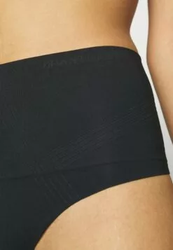 Chantelle Smooth Comfort High Waist Thong - String - Black -Chantelle Winkel 7cfceef2246e4223aeac9edca755480c