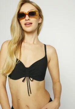 Chantelle Inspire - Bikinitop - Schwarz -Chantelle Winkel a3557cfdfcce4fcba13ddc7ad7210808