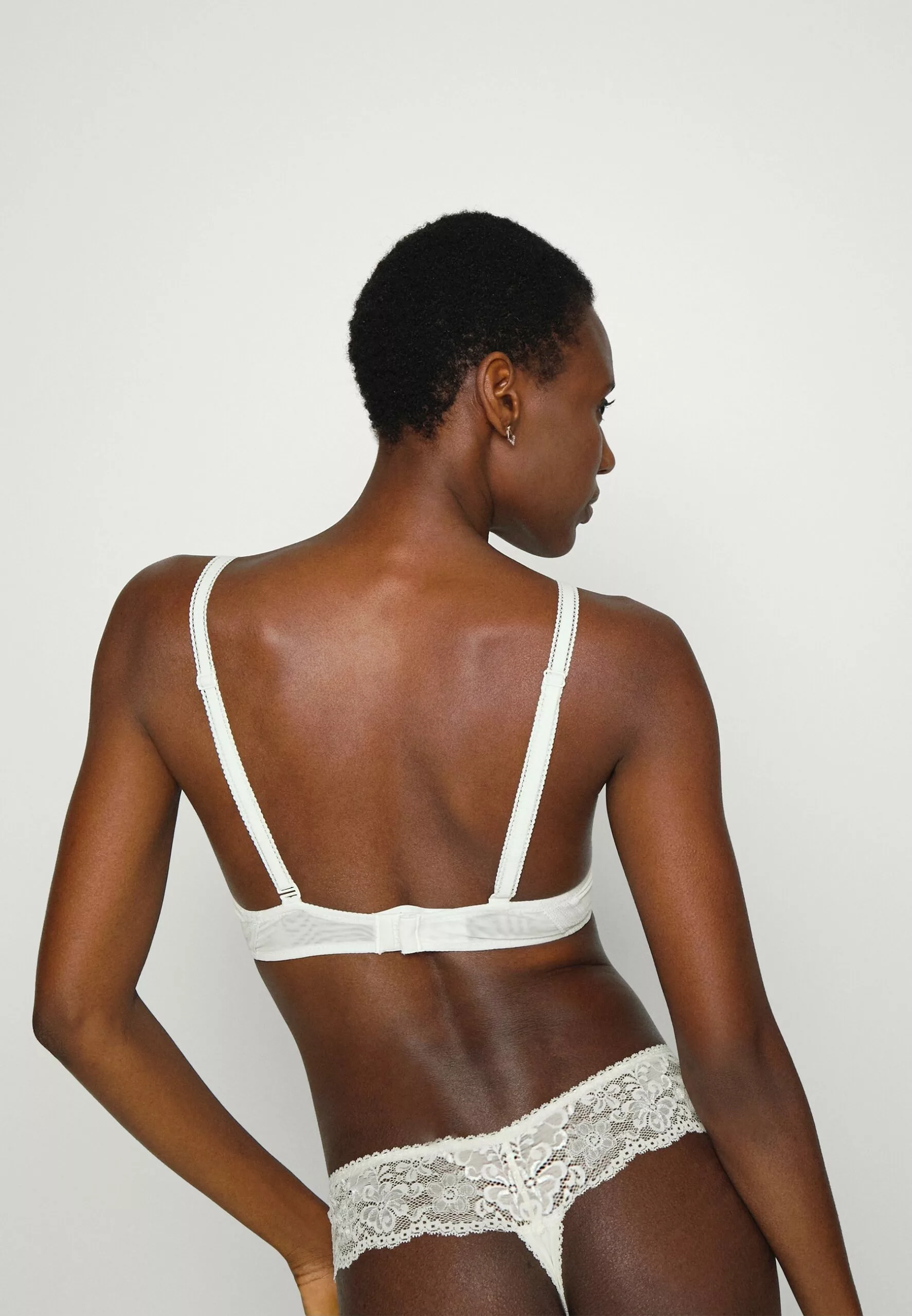 Chantelle True Tief - Triangel Bh - Milk 5 Chantelle True Tief - Triangel Bh - Milk - Afbeelding 3