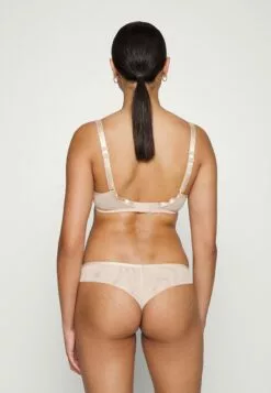 Chantelle Chic Essential Spacer - Beugel Bh - Golden Beige 11 Chantelle Chic Essential Spacer - Beugel Bh - Golden Beige -Chantelle Winkel b69b835c3ebb4ab390cce84632151633