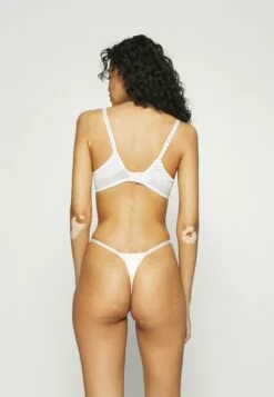 Chantelle Alto Aussenträger- Voorgevormde Bh - Milk -Chantelle Winkel e065bbd8645842a98540012cde3285b1